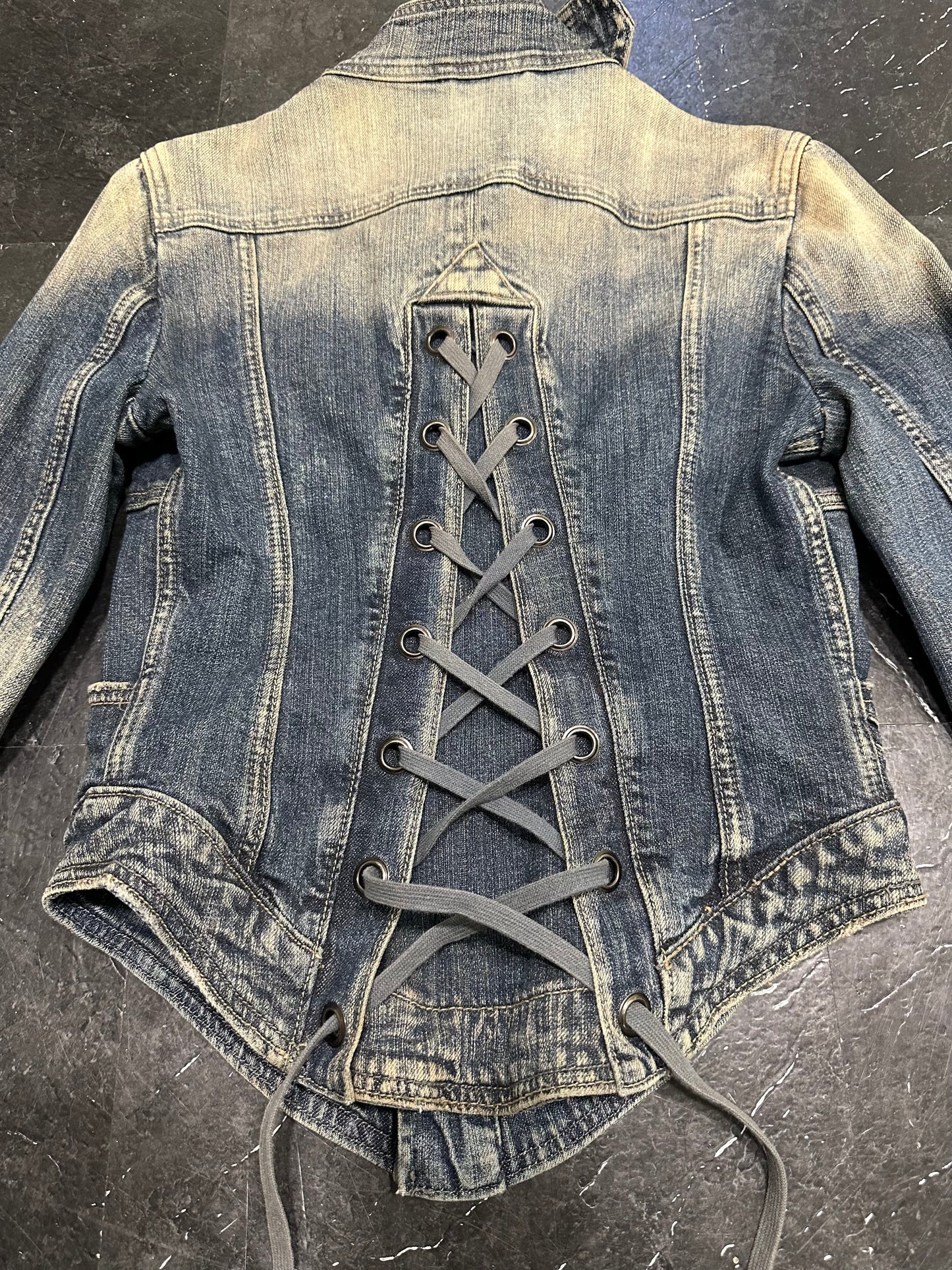 Laces jacket
