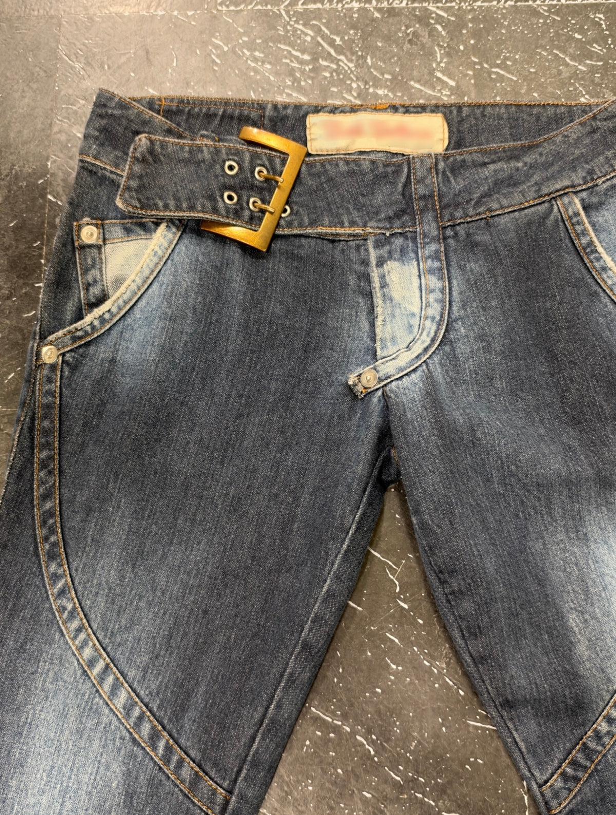 Belted jeans