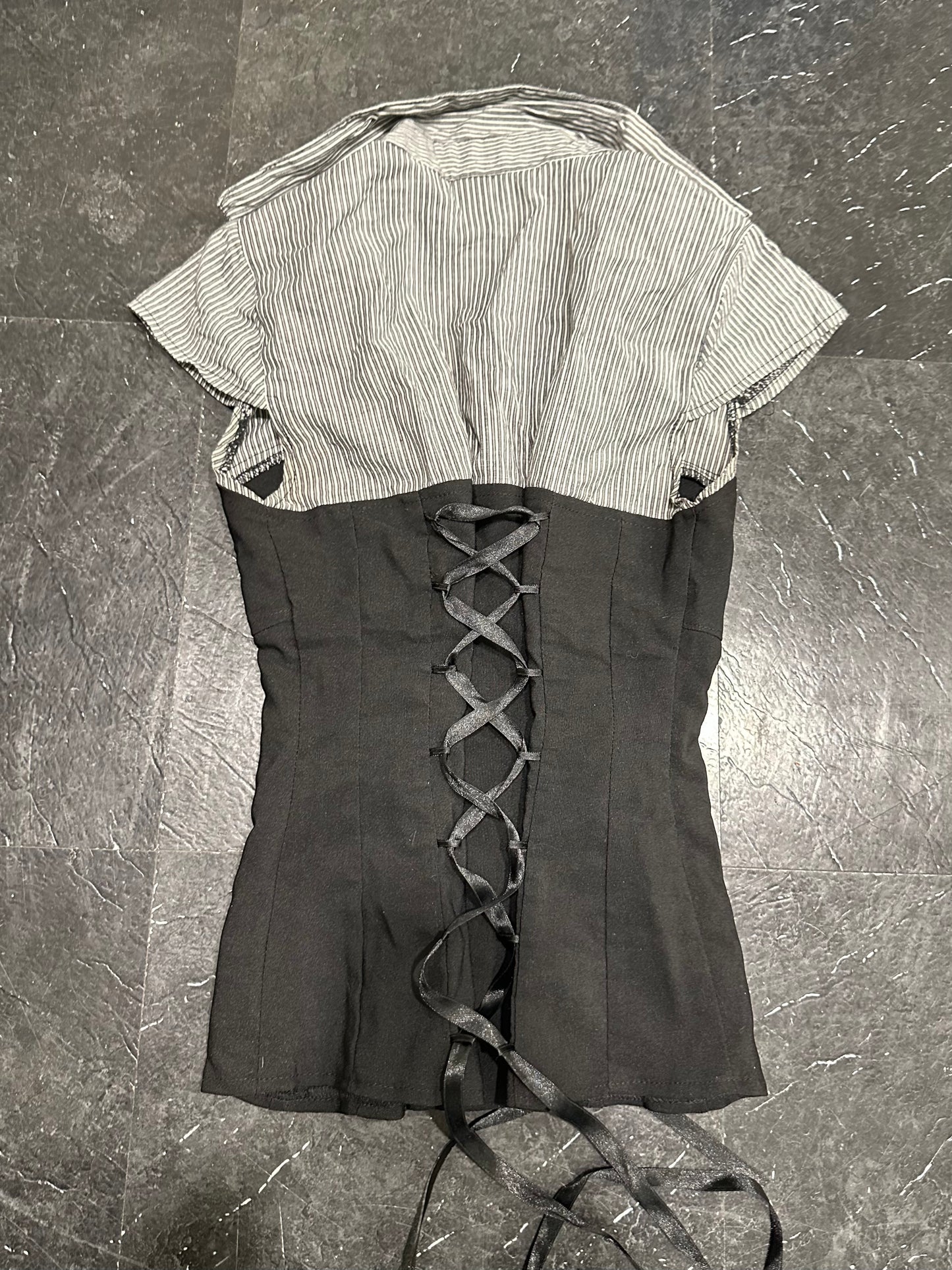 Back laces shirt