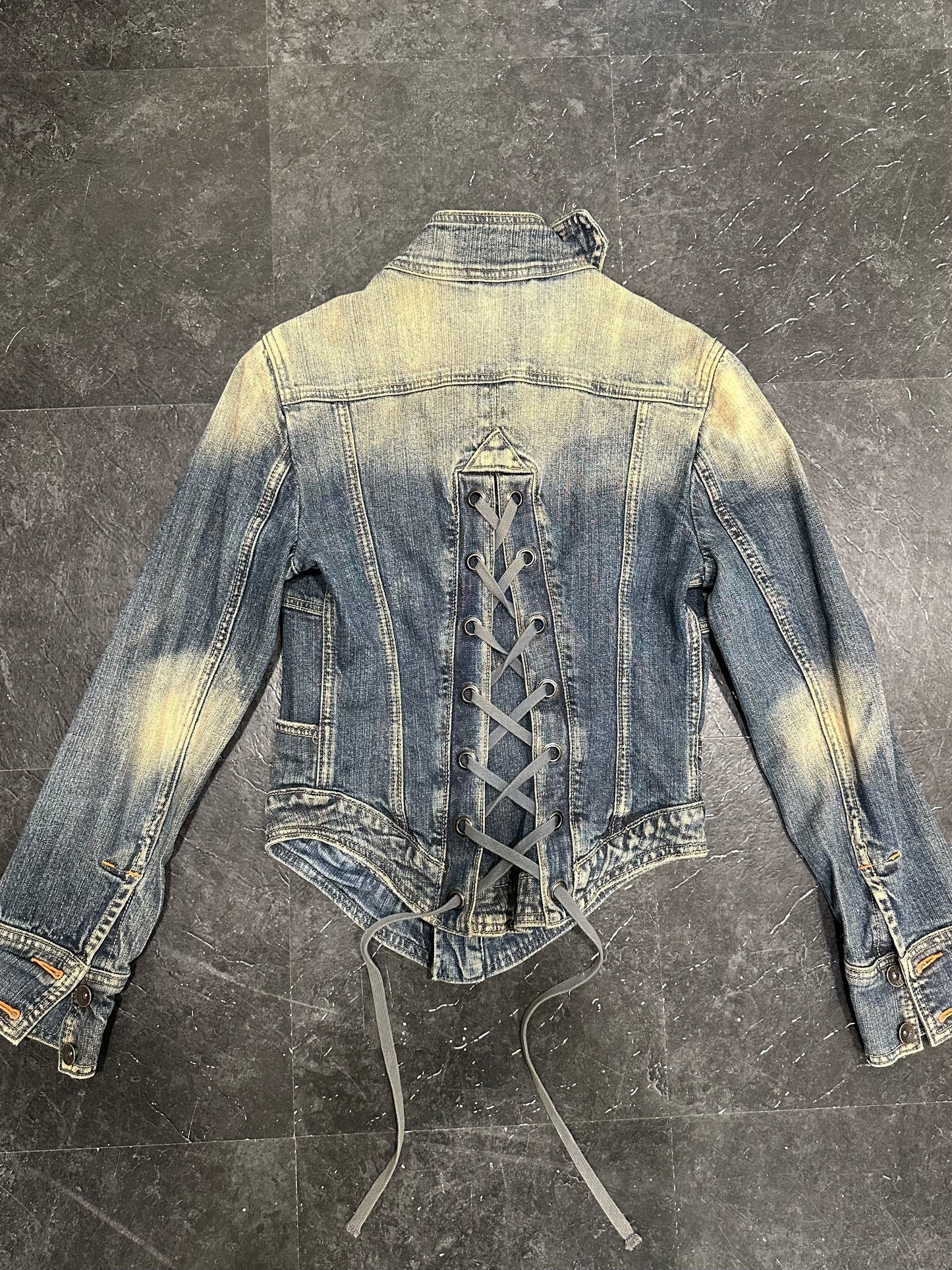 Laces jacket