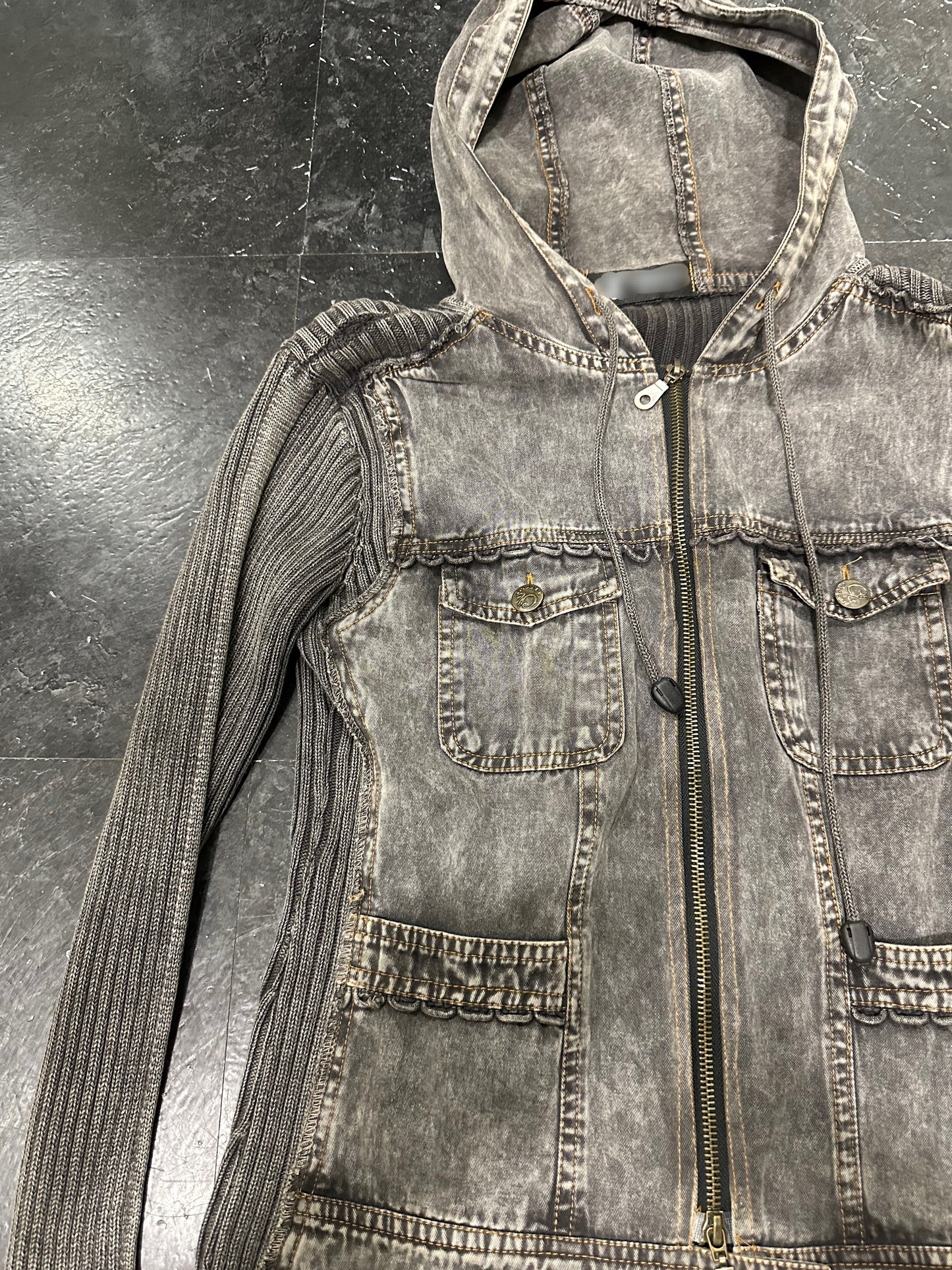 Hooded knitted jacket