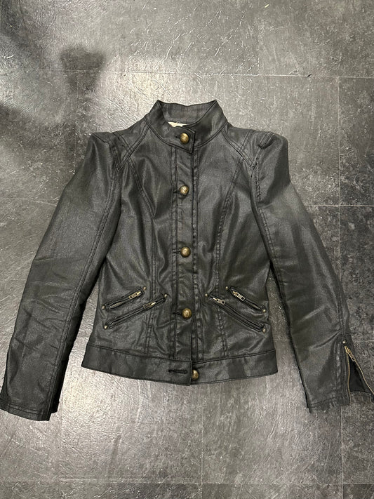 Pointy shoulders jacket