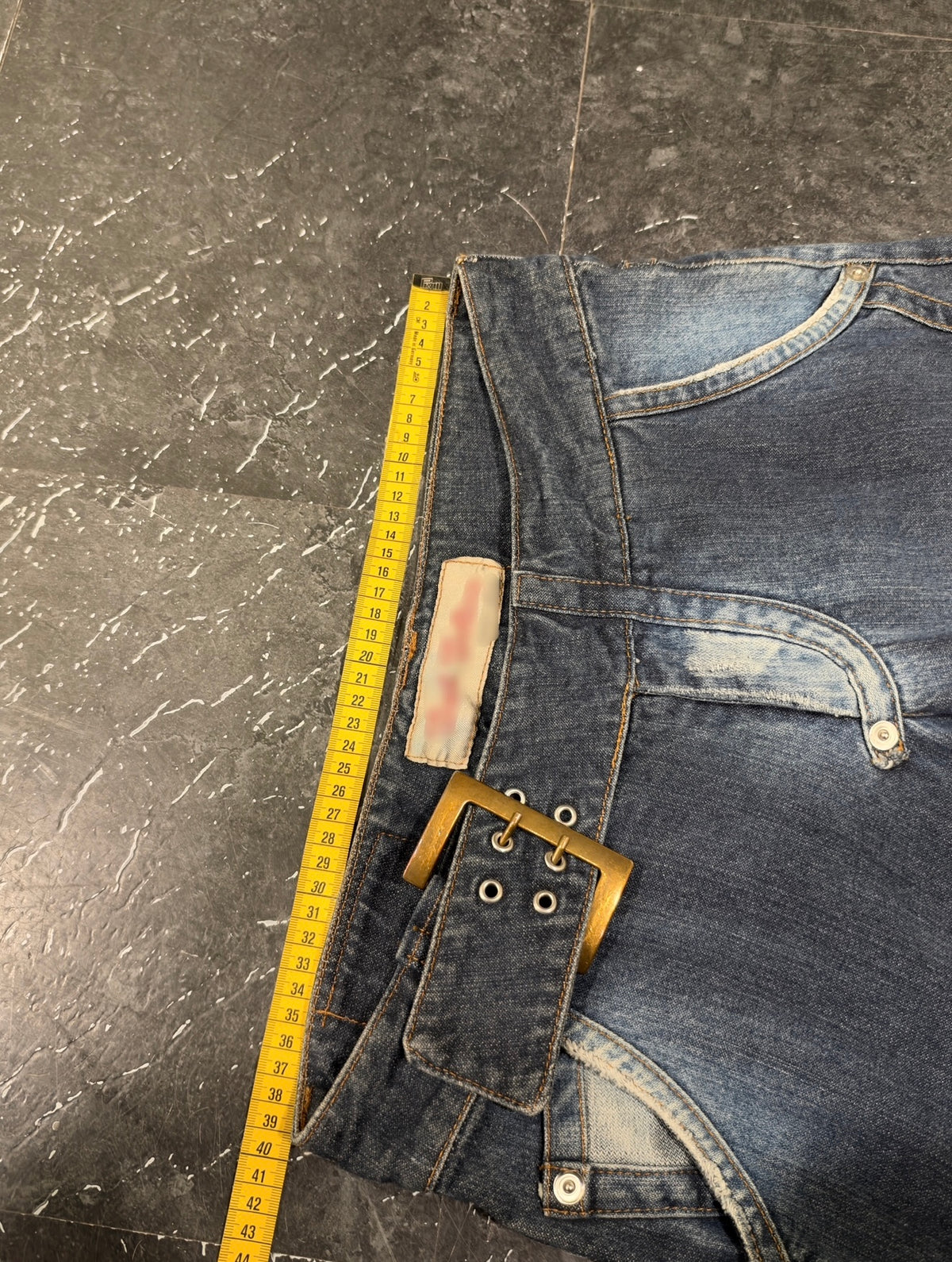 Belted jeans