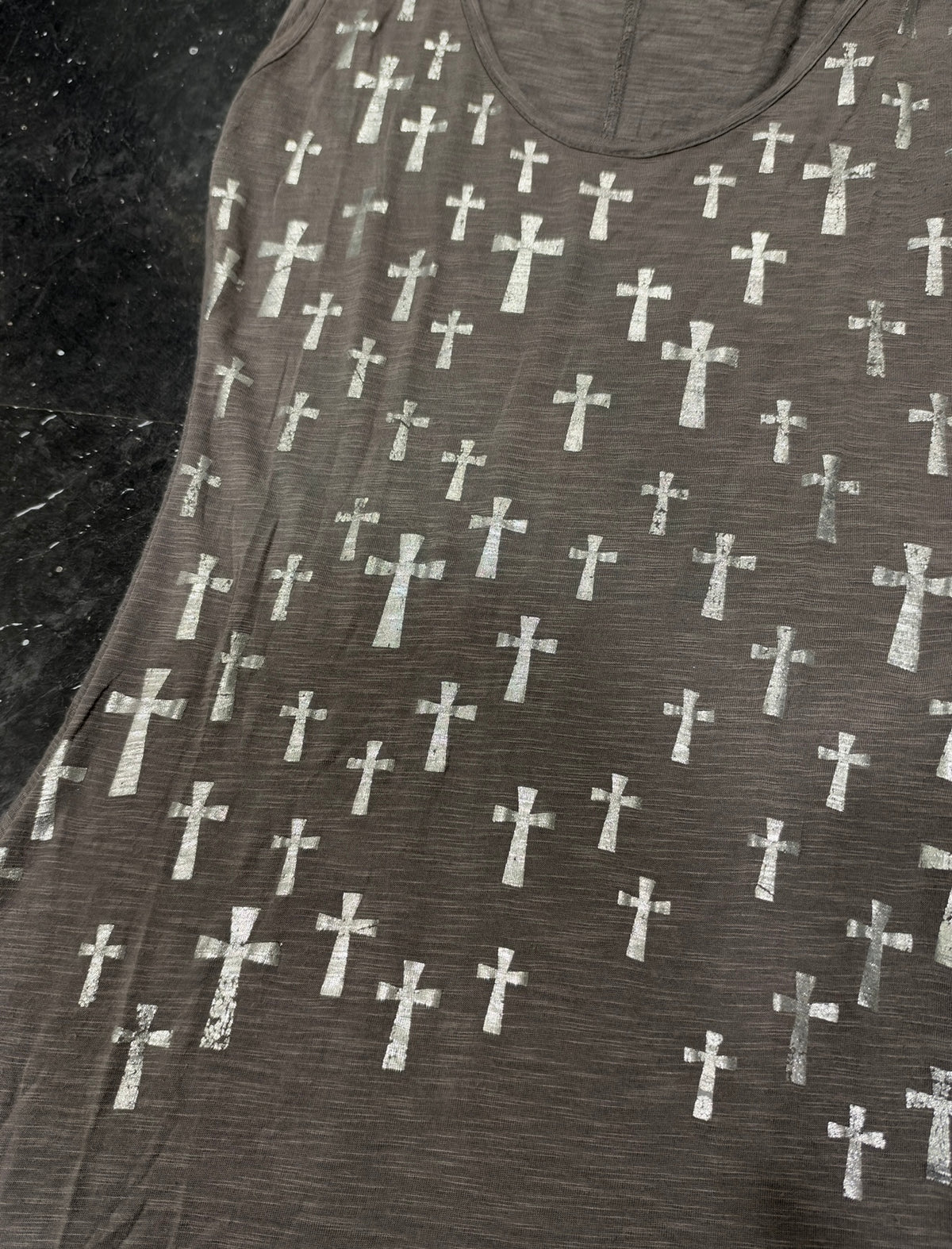 Crosses tee