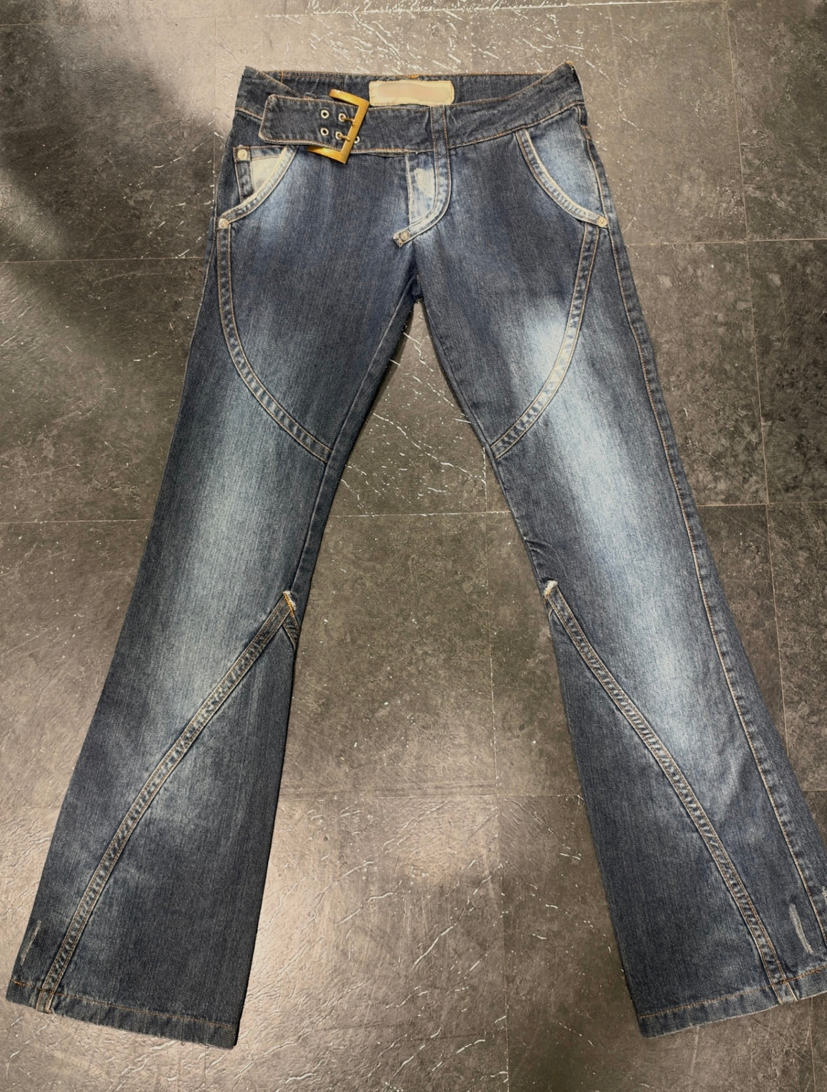 Belted jeans